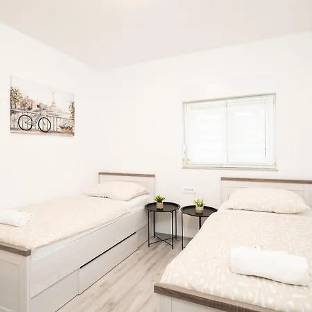 Appartement Luca - Pridraga